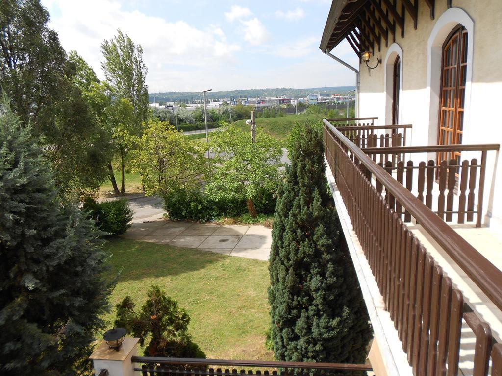 Bed and Breakfast Peregrino Panzió Budaörs Esterno foto