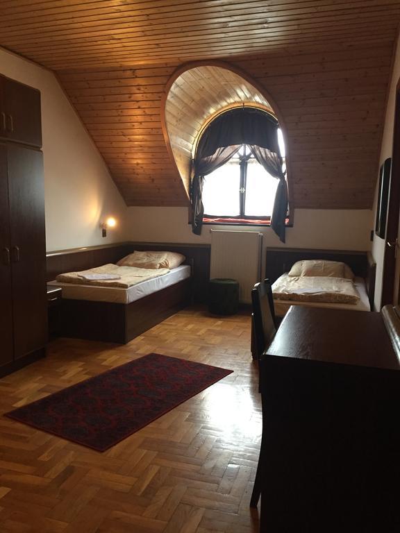 Bed and Breakfast Peregrino Panzió Budaörs Esterno foto