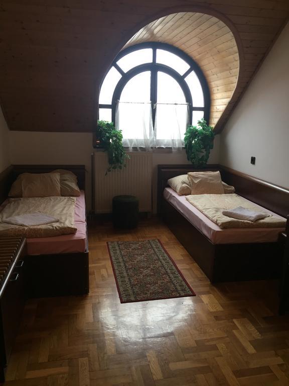 Bed and Breakfast Peregrino Panzió Budaörs Esterno foto