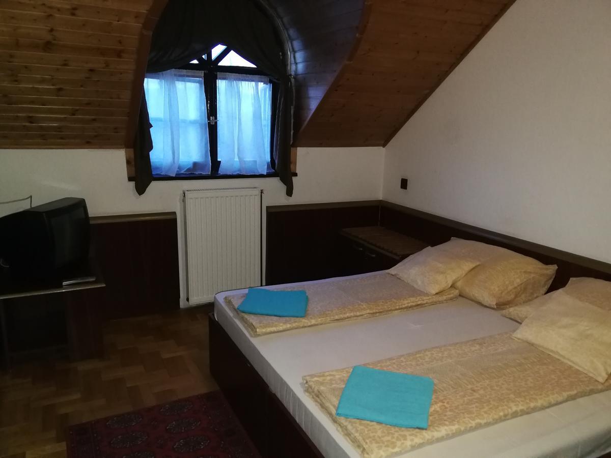 Bed and Breakfast Peregrino Panzió Budaörs Esterno foto