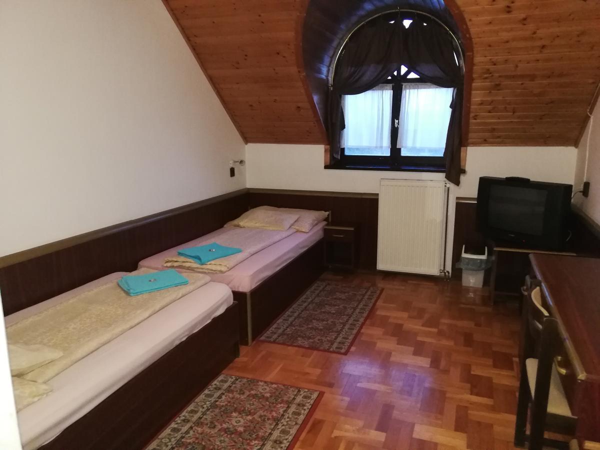 Bed and Breakfast Peregrino Panzió Budaörs Esterno foto