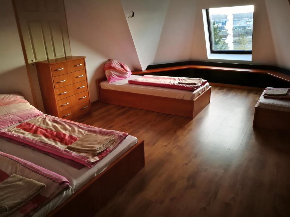 Bed and Breakfast Peregrino Panzió Budaörs Esterno foto